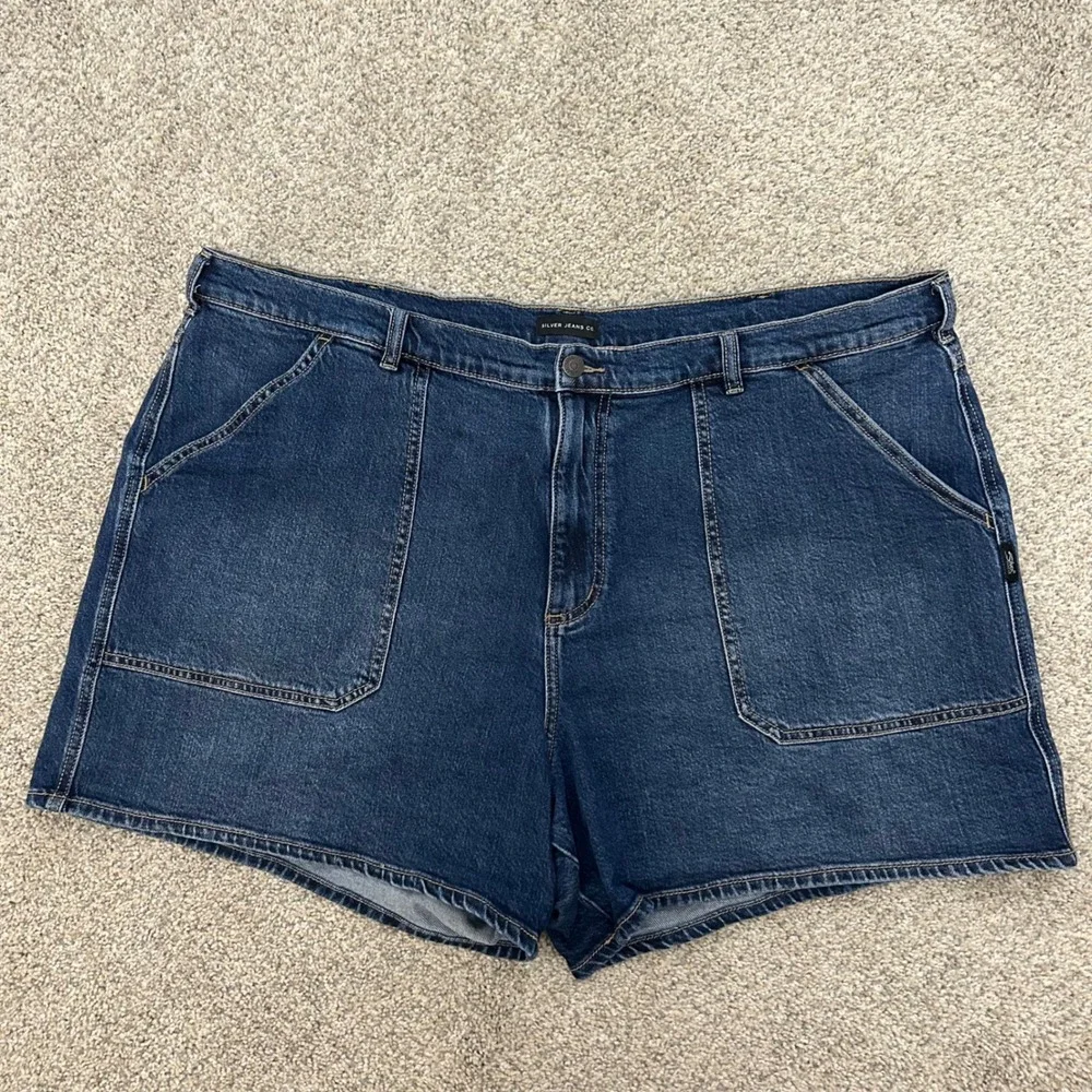 Silver Jeans Co Utility Shorts 22W Blue Denim‎ Dark Wash Stretch Patch Pockets